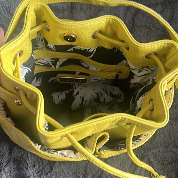 Quilted leather bucket shoulder bag - Picture 4 of 4